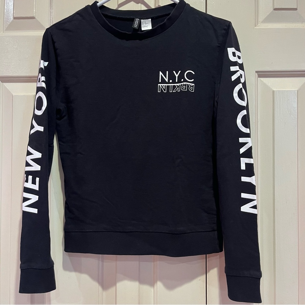 H&M NYC Brooklyn New York Spell Out Sleeve Sweatshirt Size XS Black